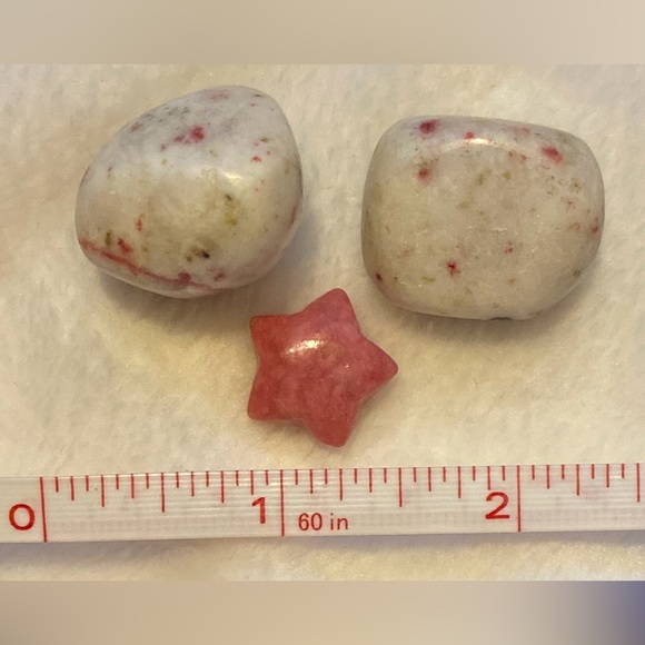 2 Cinnabar tumbles & 1 small Rhodonite star - Picture 2 of 16